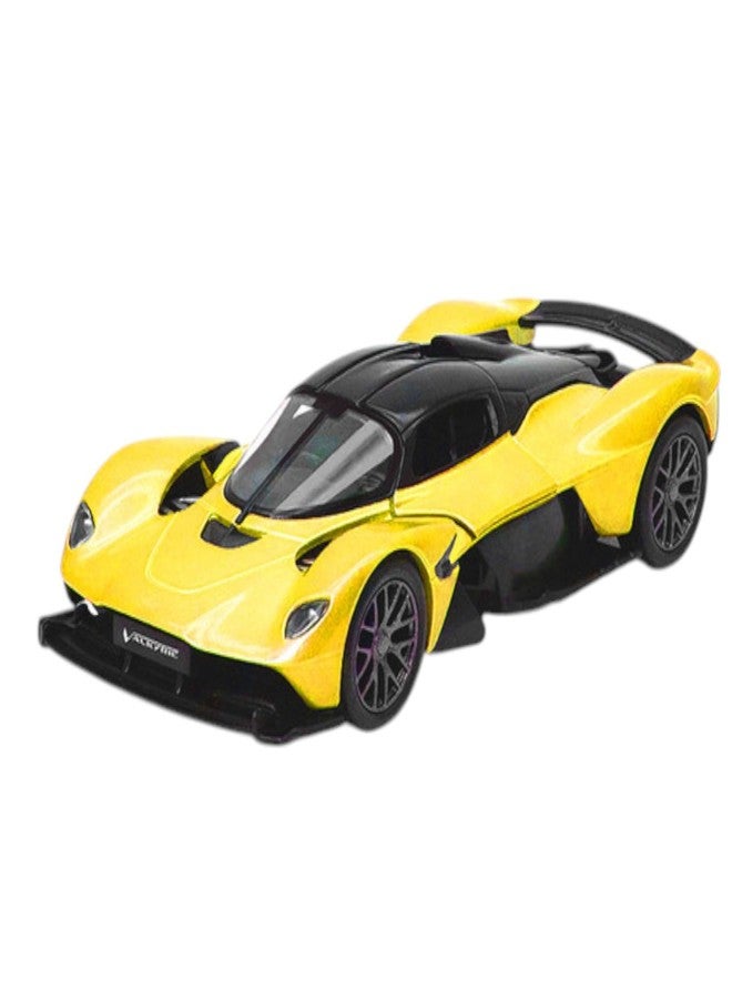 لعبة سيارة خارقة معدنية مصبوبة فاخرة من ماياترا - سيارة بمقياس 1:36 تعمل بالسحب للخلف مع إضاءة وصوت، هيكل من سبيكة معدنية، أبواب قابلة للفتح (أصفر)